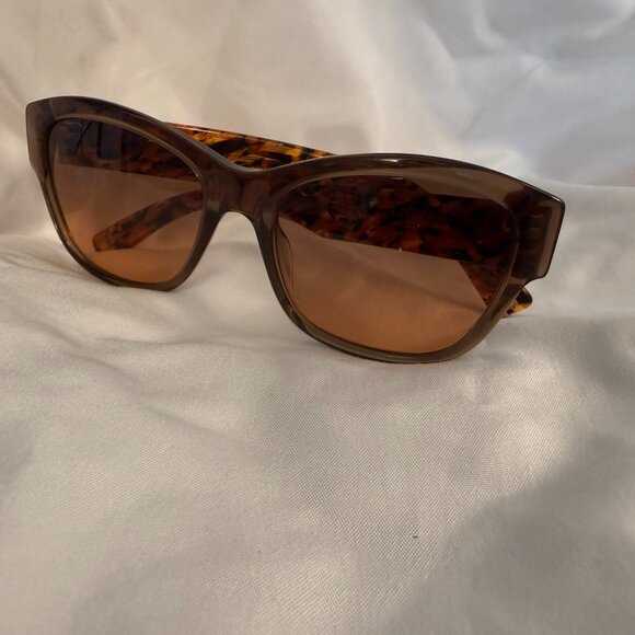 Christian Dior Sunglasses - Picture 2 of 4